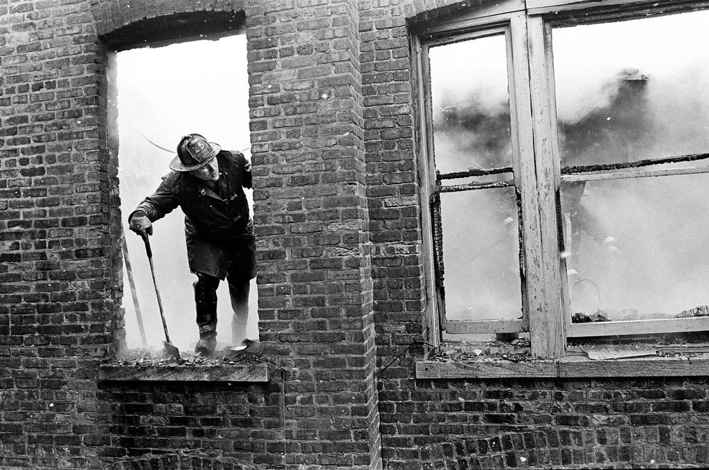 Firefighters fight fire in Grand Boulevard - Kevin Horan for Chicago Sun-Times