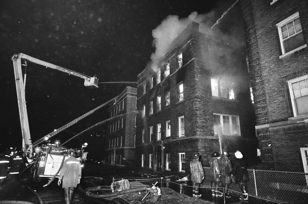 Firefighters put out fire in Woodlawn - Jerry Tomaselli for Chicago Sun-Times