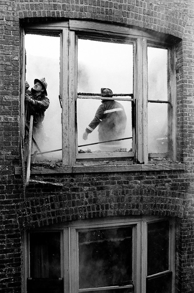 Firefighters fight fire in Grand Boulevard - Kevin Horan for Chicago Sun-Times