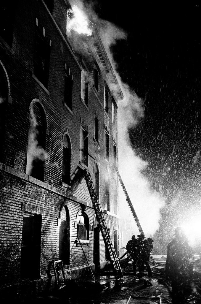 3rd alarm fire in Oakwood - Perry C. Riddle for Chicago Sun-Times