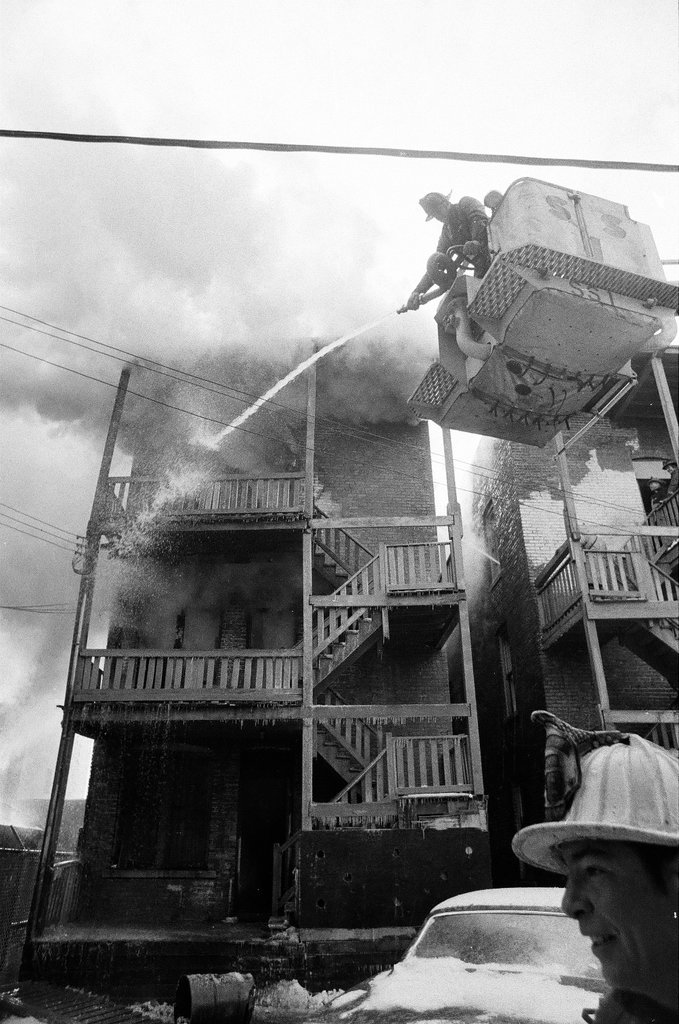 Firefighters fight 2nd alarm fire in North Lawndale - Jerry Tomaselli for Chicago Sun-Times