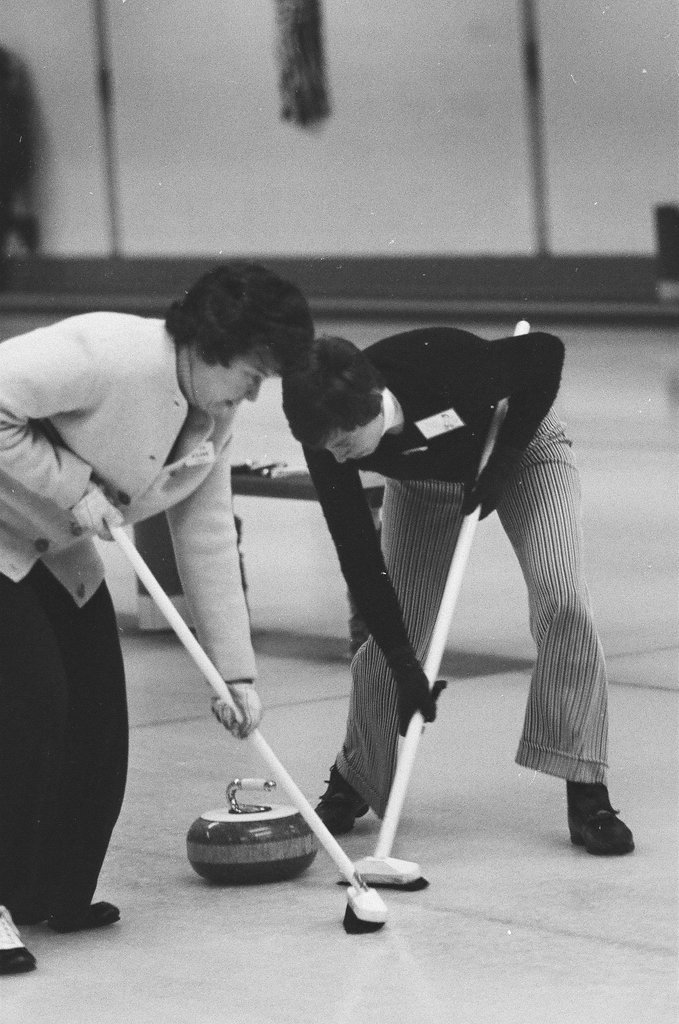 Women's Invitational curling competition - Larry Graff for Chicago Sun-Times