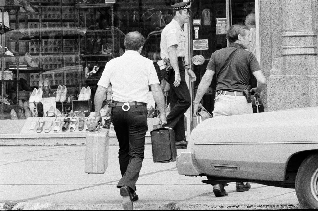 Hostages held in West German Consulate - Jerry Tomaselli for Chicago Sun-Times