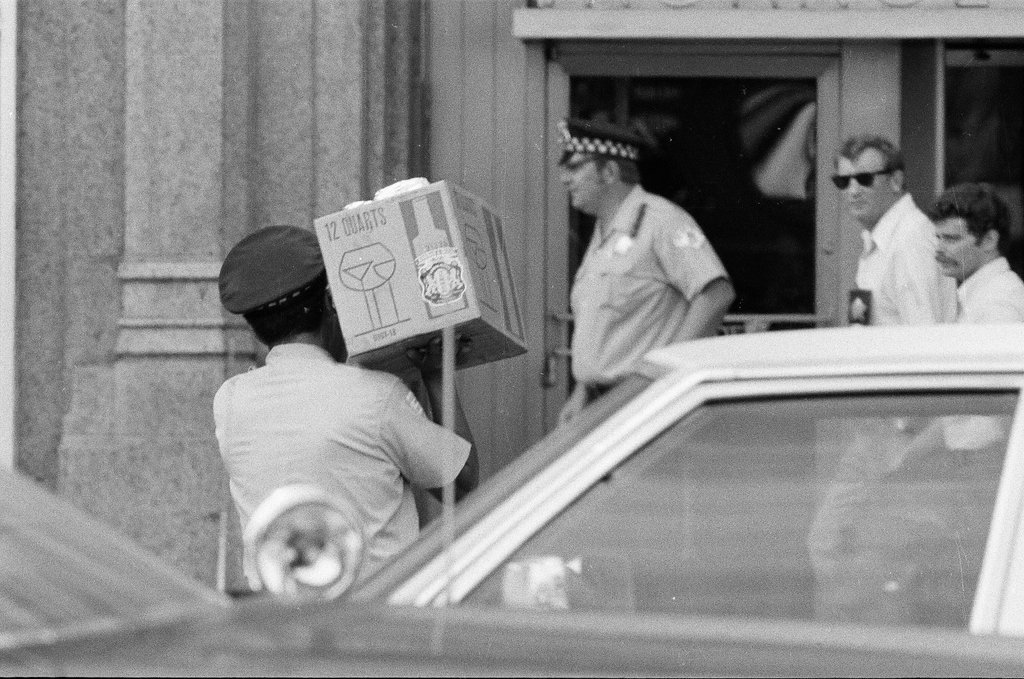 Hostages held in West German Consulate - Jerry Tomaselli for Chicago Sun-Times