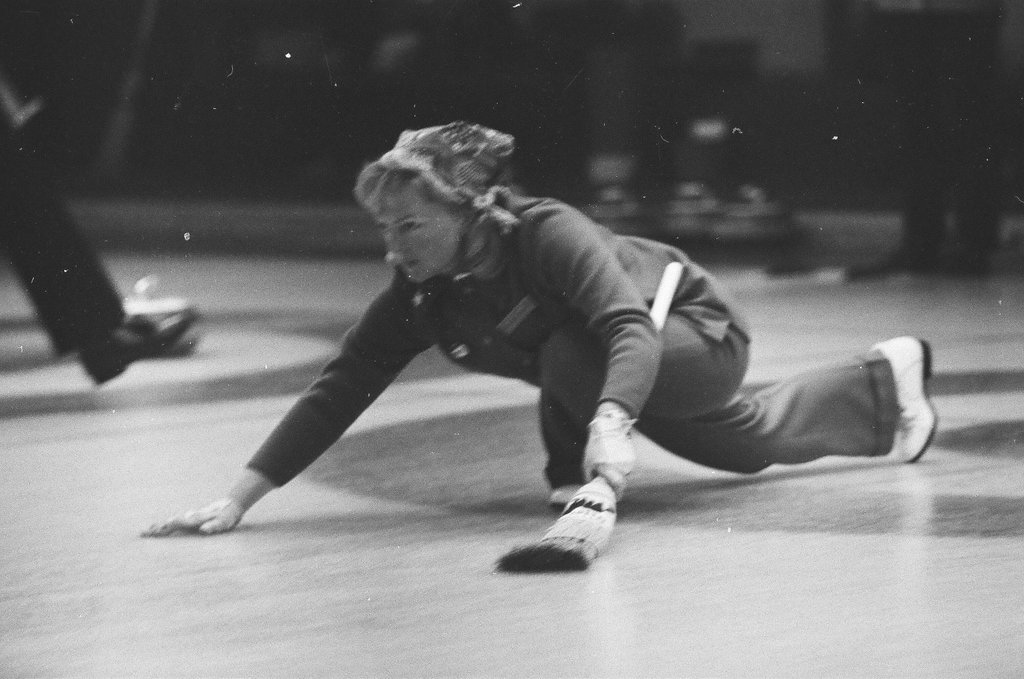 Women's Invitational curling competition - Larry Graff for Chicago Sun-Times