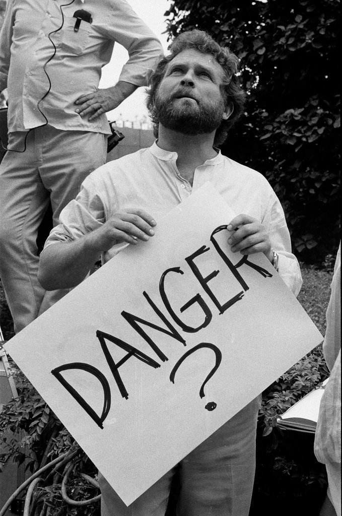 Hostages held in West German Consulate - Jerry Tomaselli for Chicago Sun-Times