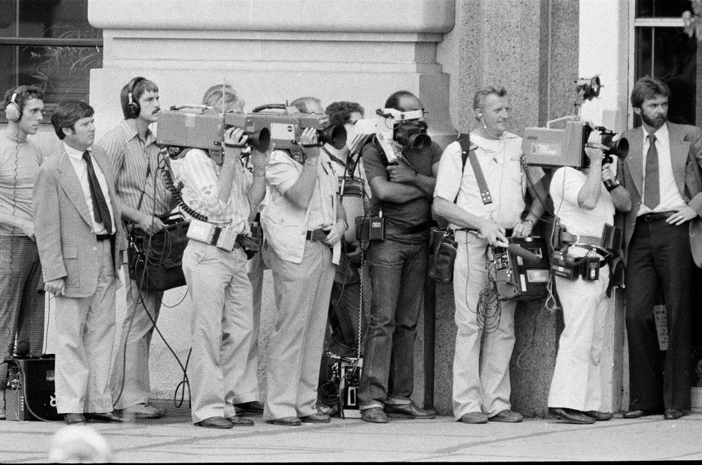Hostages held in West German Consulate - Jerry Tomaselli for Chicago Sun-Times
