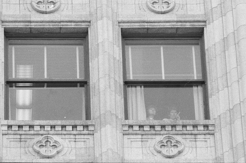 Hostages held in West German Consulate - Jerry Tomaselli for Chicago Sun-Times