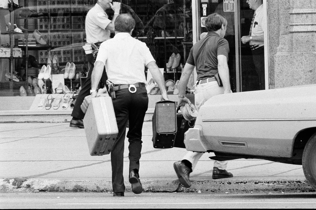 Hostages held in West German Consulate - Jerry Tomaselli for Chicago Sun-Times