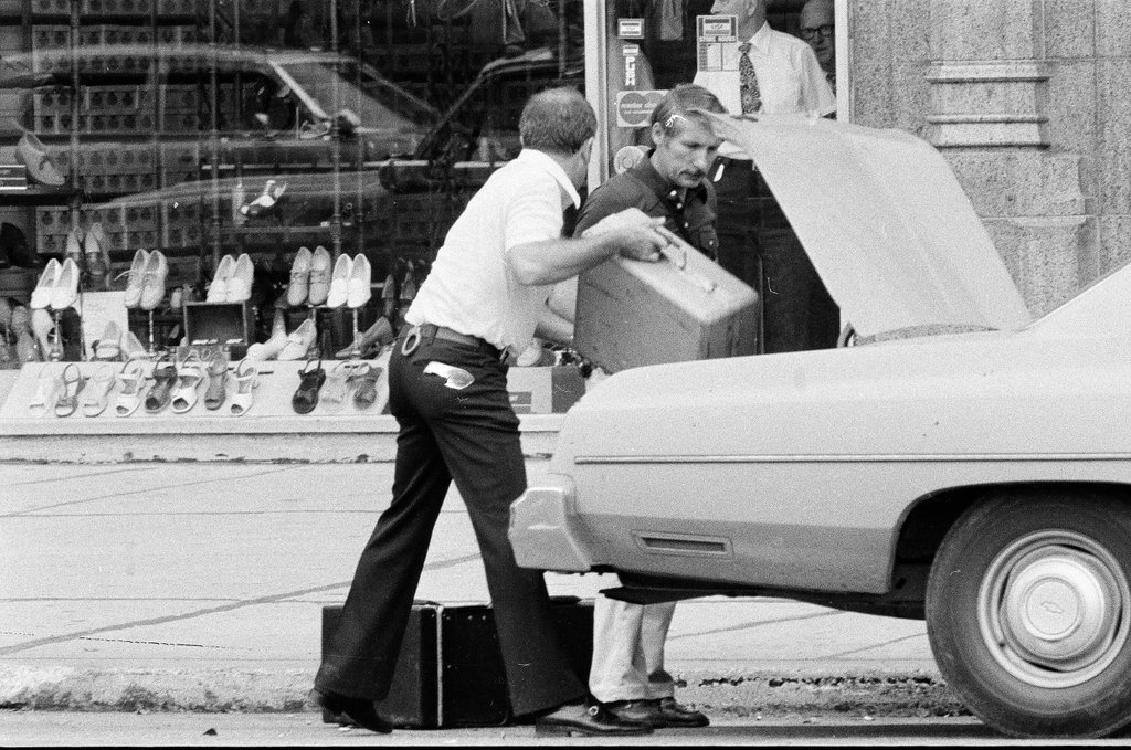 Hostages held in West German Consulate - Jerry Tomaselli for Chicago Sun-Times