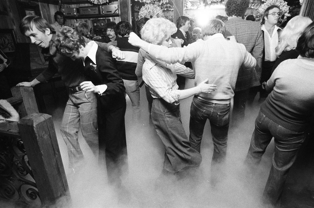 Trending dances performed in disco - Randy B. Leffingwell for Chicago Sun-Times