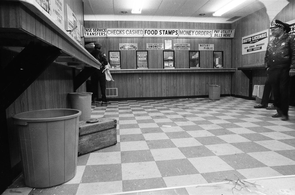 Currency exchange after attempted robbery - Gene Pesek for Chicago Sun-Times