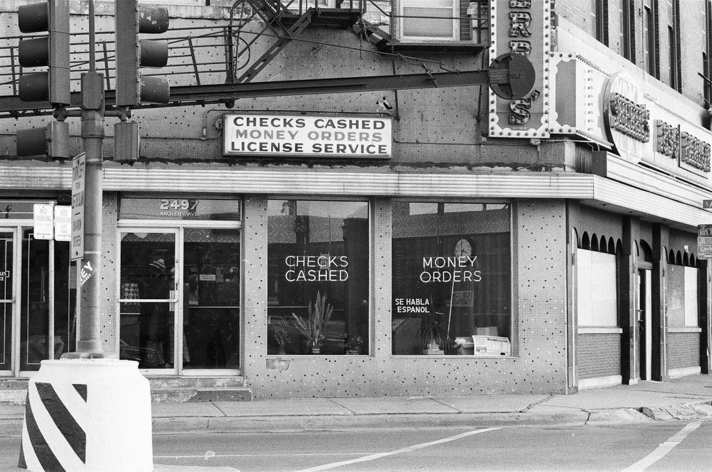 Currency exchange in Bridgeport - Jack Lenahan for Chicago Sun-Times