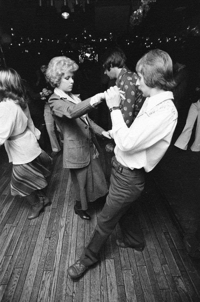 Trending dances performed in disco - Randy B. Leffingwell for Chicago Sun-Times