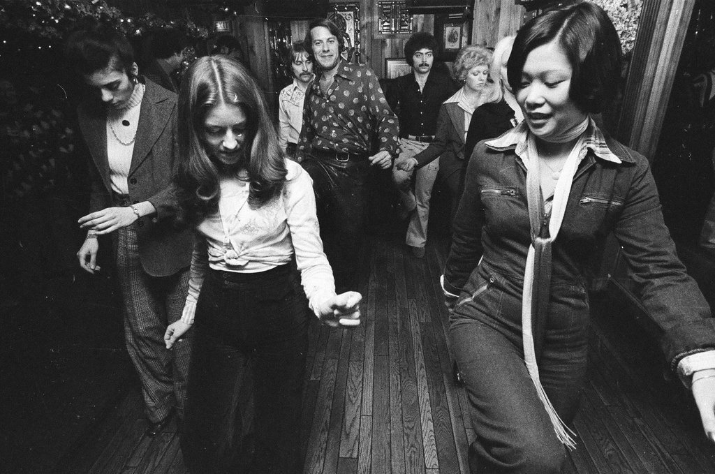 Trending dances performed in disco - Randy B. Leffingwell for Chicago Sun-Times