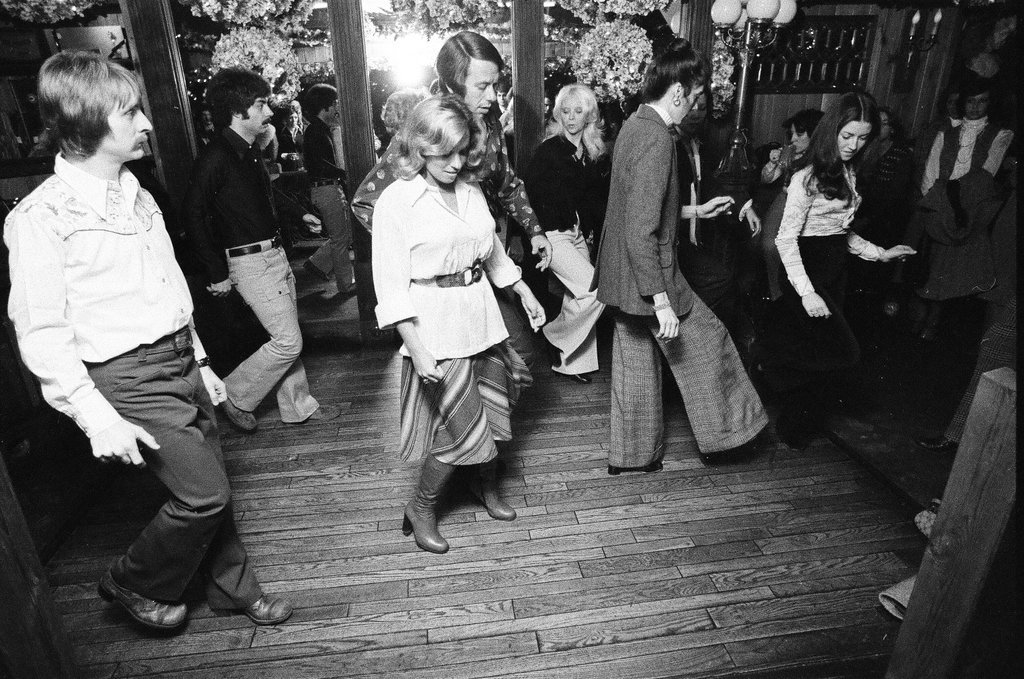 Trending dances performed in disco - Randy B. Leffingwell for Chicago Sun-Times