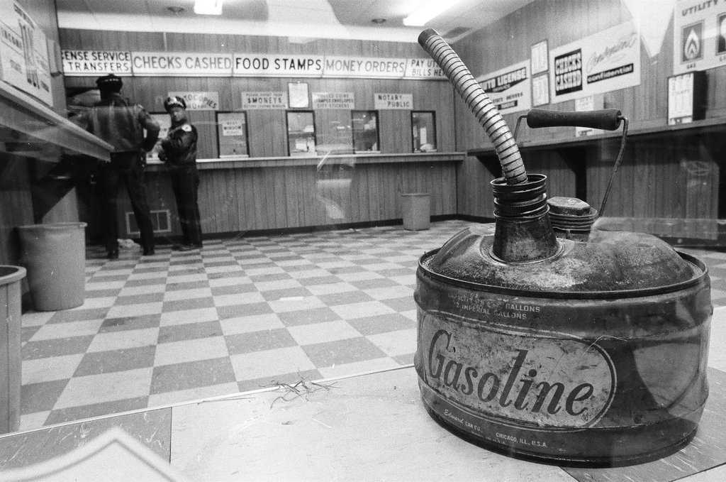 Currency exchange after attempted robbery - Gene Pesek for Chicago Sun-Times