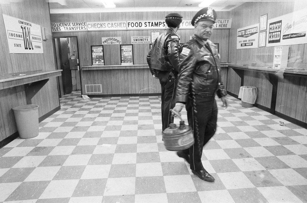 Currency exchange after attempted robbery - Gene Pesek for Chicago Sun-Times