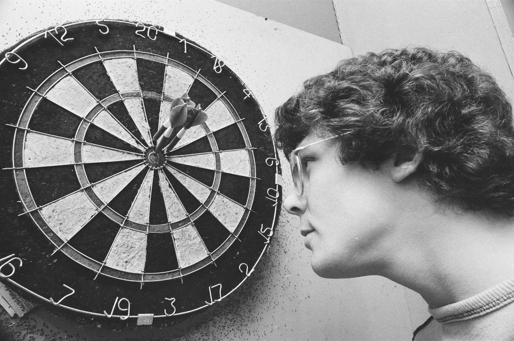 Dart tournament at the Bottleneck - Jack Lenahan for Chicago Sun-Times