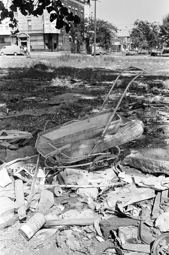 Scenes around Chicago on first anniversary of 1968 Convention protest - Bob Kotalik for Chicago Sun-Times