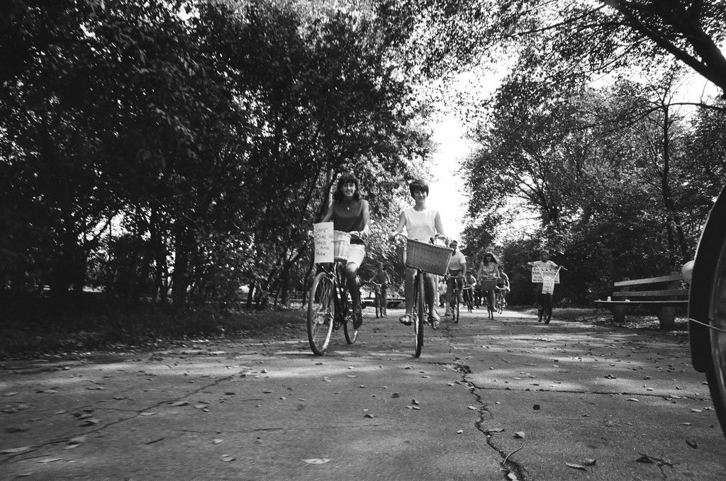Daniel Burnham Committee on bikes with Leon Despres - Jack Dykinga for Chicago Sun-Times