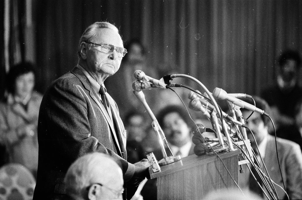 Cook County Democrats endorse Edward Kennedy - Perry C. Riddle for Chicago Sun-Times