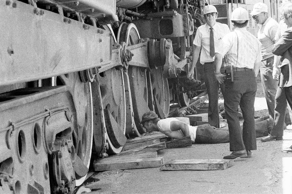 Freedom Train engine inspected at Navy Pier - John Tweedle for Chicago Sun-Times