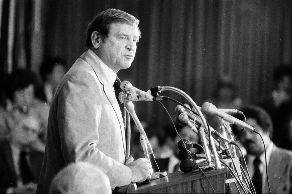 Cook County Democrats endorse Edward Kennedy - Perry C. Riddle for Chicago Sun-Times