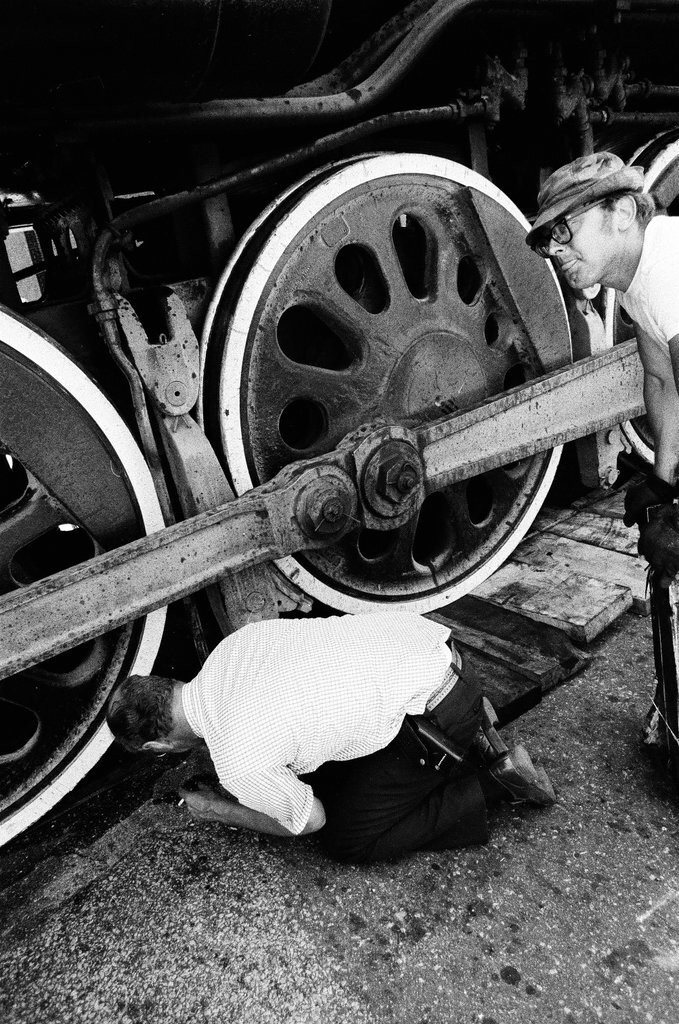 Freedom Train engine inspected at Navy Pier - John Tweedle for Chicago Sun-Times