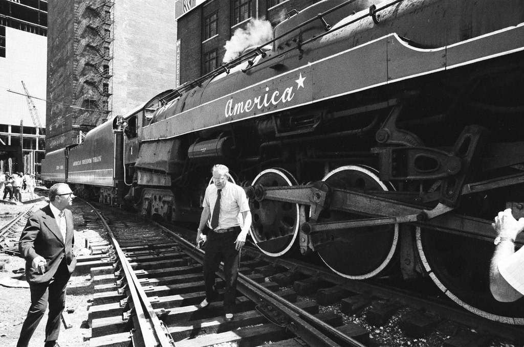 Freedom Train engine inspected at Navy Pier - John Tweedle for Chicago Sun-Times