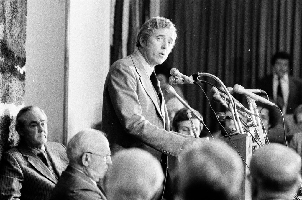 Cook County Democrats endorse Edward Kennedy - Perry C. Riddle for Chicago Sun-Times
