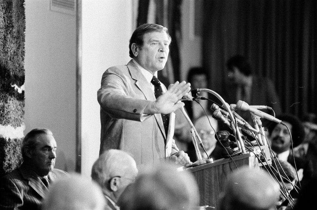Cook County Democrats endorse Edward Kennedy - Perry C. Riddle for Chicago Sun-Times