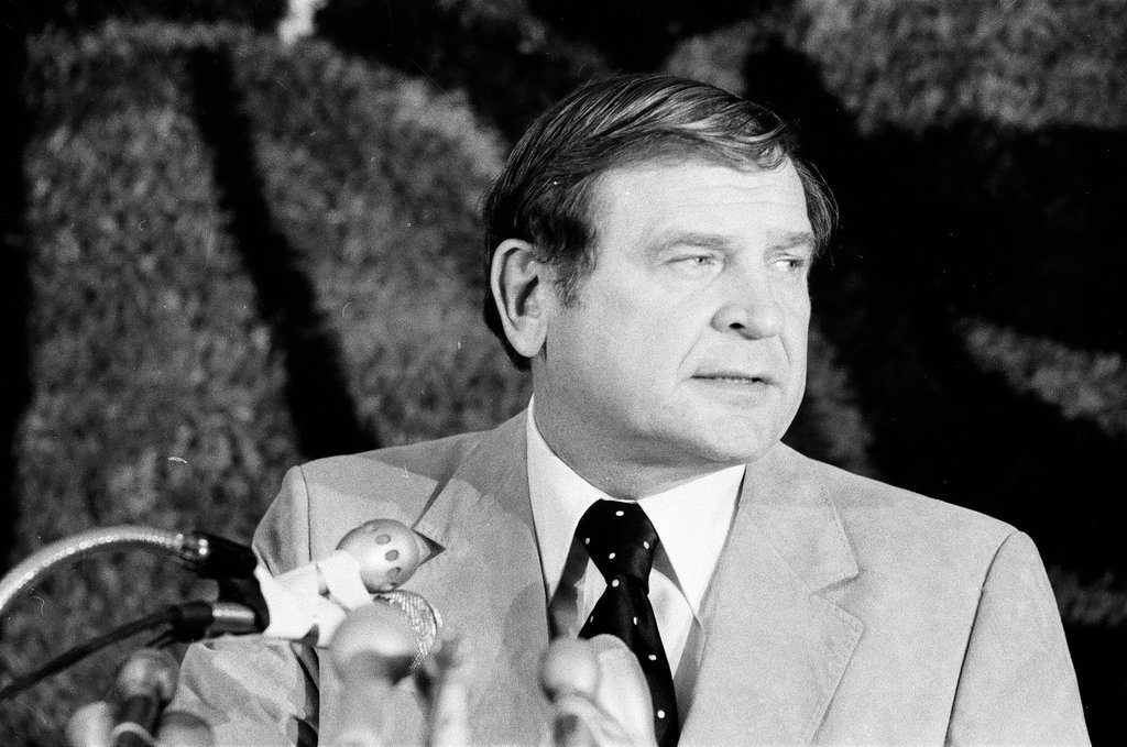 Cook County Democrats endorse Edward Kennedy - Perry C. Riddle for Chicago Sun-Times