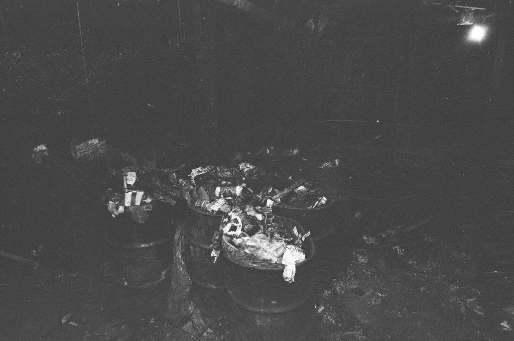 Garbage accumulating at apartment after fire - Bill Mares for Chicago Sun-Times