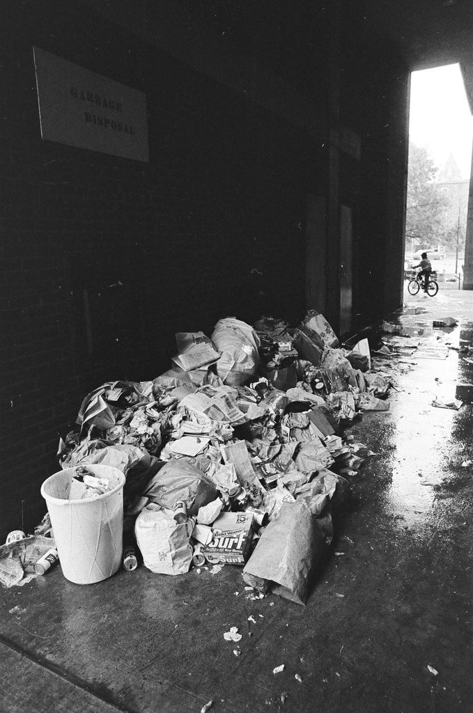 Garbage piles up at Chicago Housing Authority complex - Bob (Robert) Black for Chicago Sun-Times