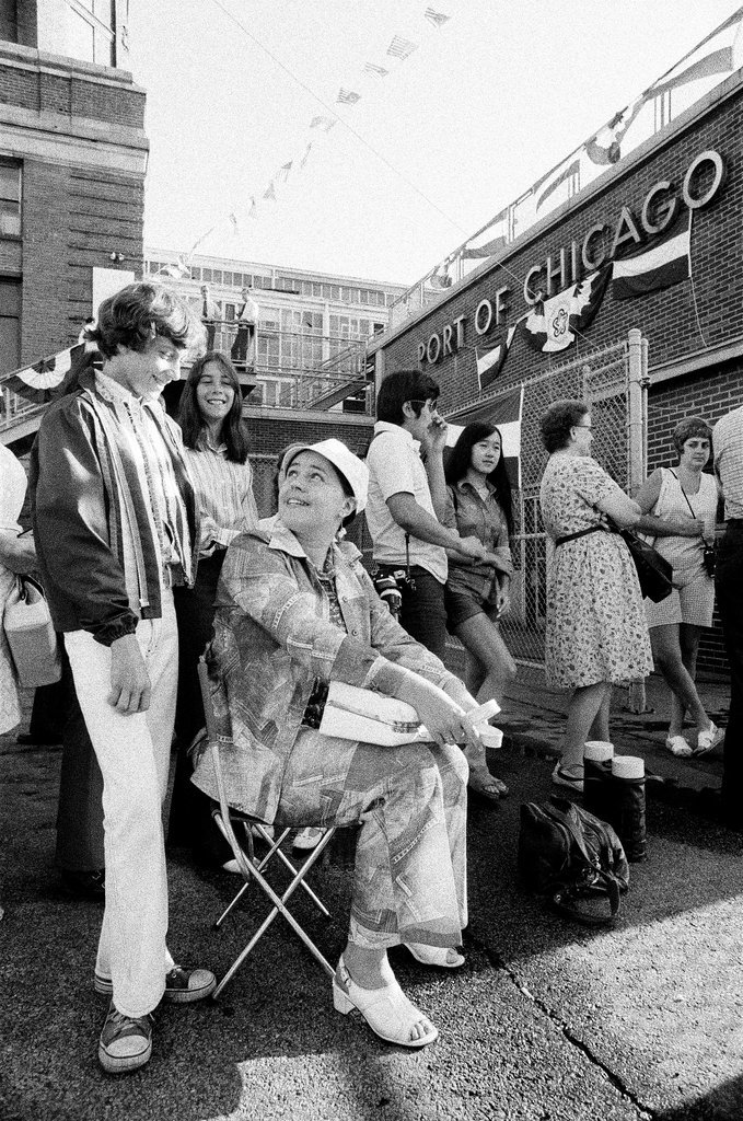 People wait in line for tickets to the Freedom Train - M. Leon Lopez for Chicago Sun-Times