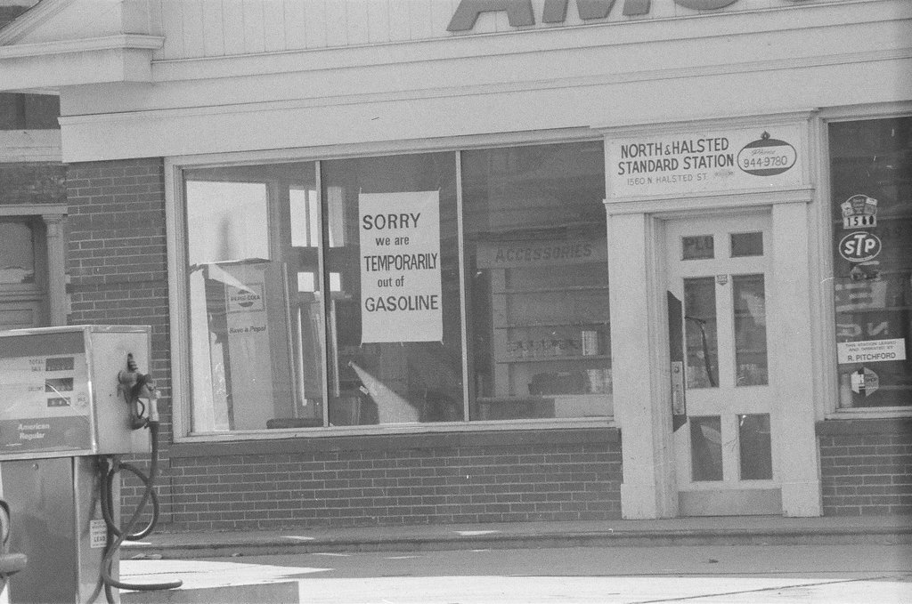 Gas station closure and demolition of building - Henry Herr Gill for Chicago Sun-Times