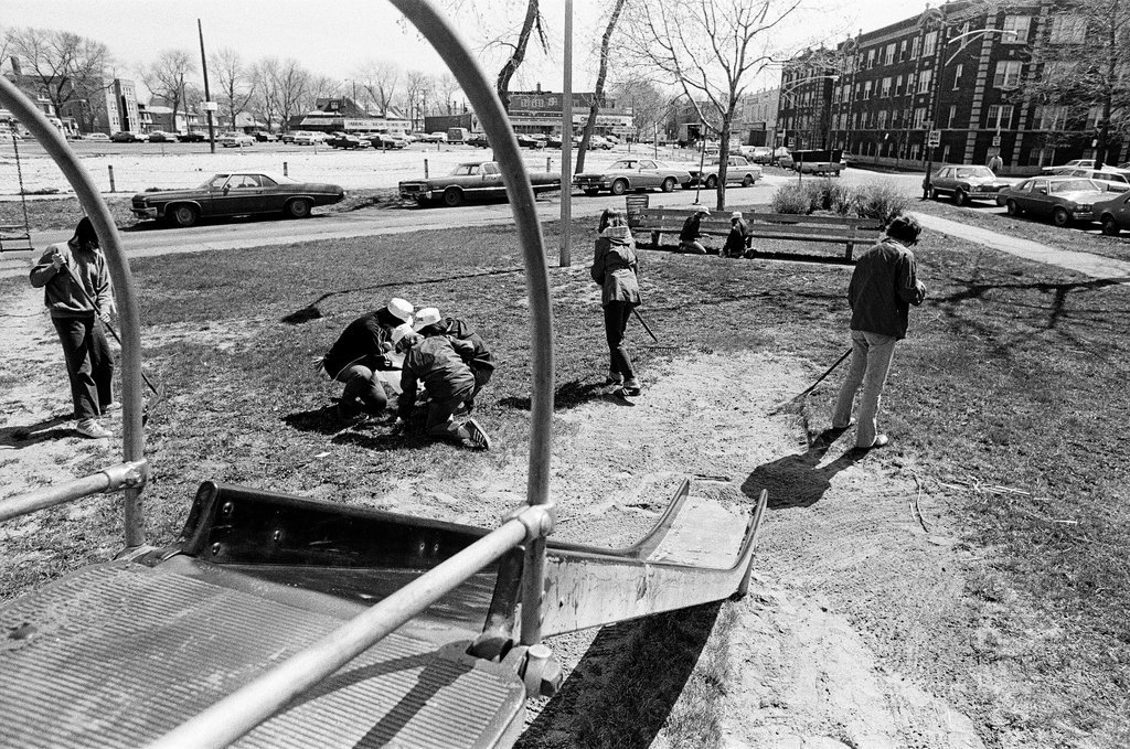 Scouts clean up Dickinson Park - Jim Frost for Chicago Sun-Times
