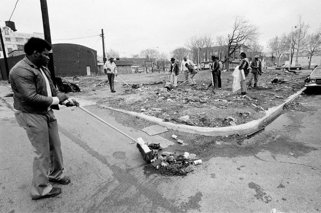 Operation Clean Up in Washington Park - Gene Pesek for Chicago Sun-Times