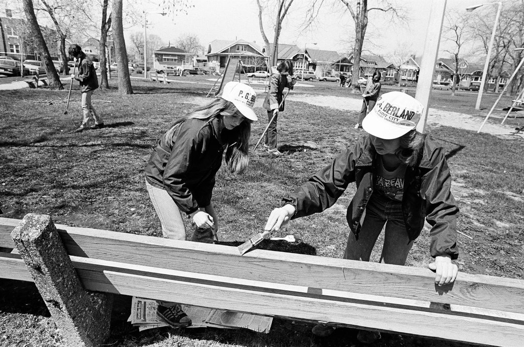 Scouts clean up Dickinson Park - Jim Frost for Chicago Sun-Times