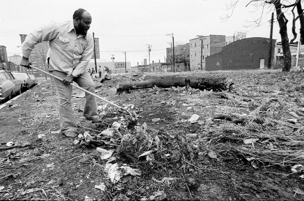 Operation Clean Up in Washington Park - Gene Pesek for Chicago Sun-Times