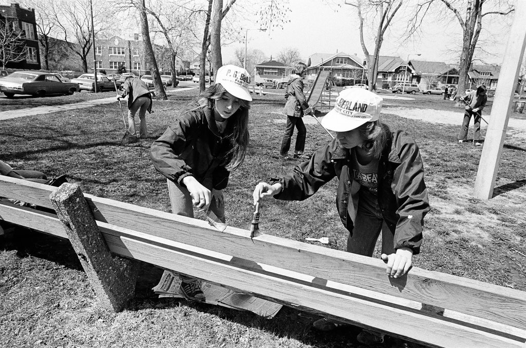 Scouts clean up Dickinson Park - Jim Frost for Chicago Sun-Times