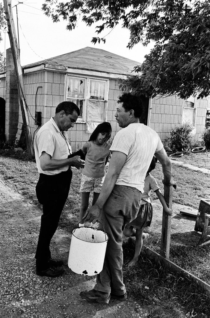 Latin American families at home - Jack Lenahan for Chicago Sun-Times
