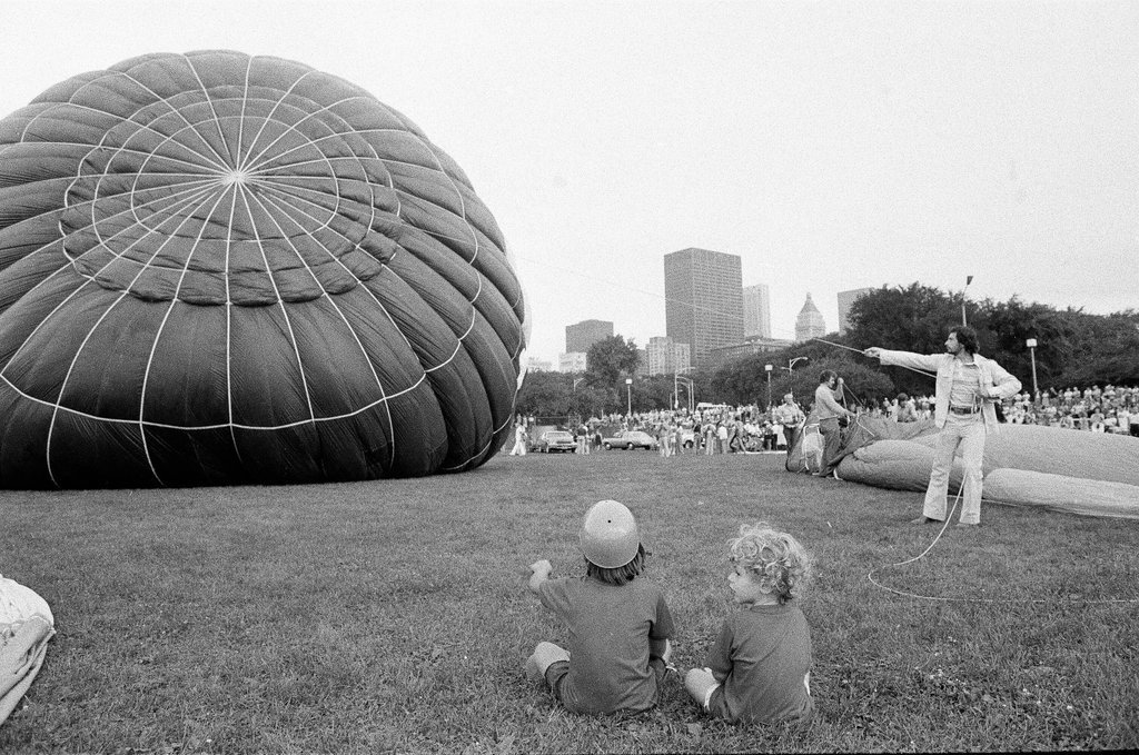 Hot air balloon race begins in Grant Park - Jerry Tomaselli for Chicago Sun-Times