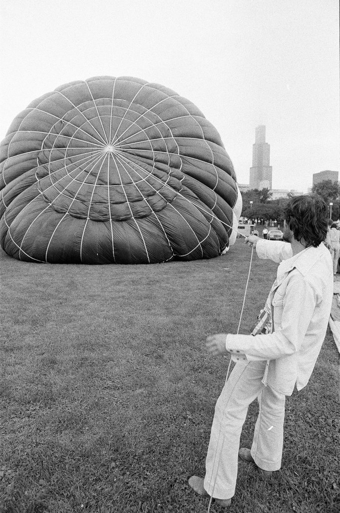 Hot air balloon race begins in Grant Park - Jerry Tomaselli for Chicago Sun-Times