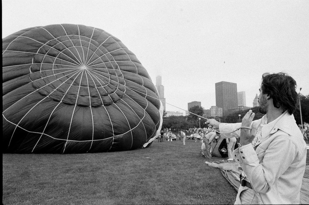 Hot air balloon race begins in Grant Park - Jerry Tomaselli for Chicago Sun-Times