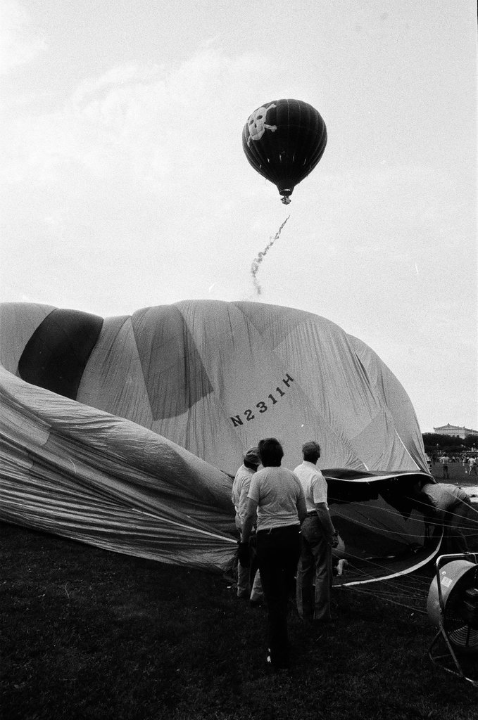 Hot air balloon race begins in Grant Park - Jerry Tomaselli for Chicago Sun-Times
