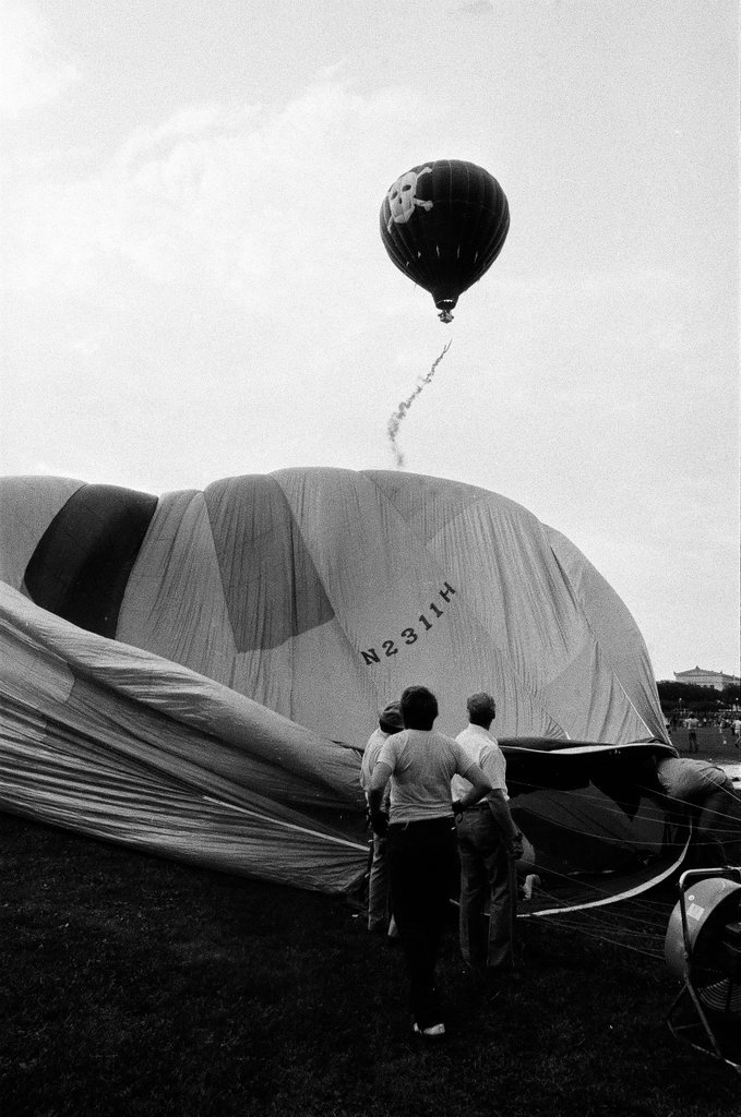 Hot air balloon race begins in Grant Park - Jerry Tomaselli for Chicago Sun-Times