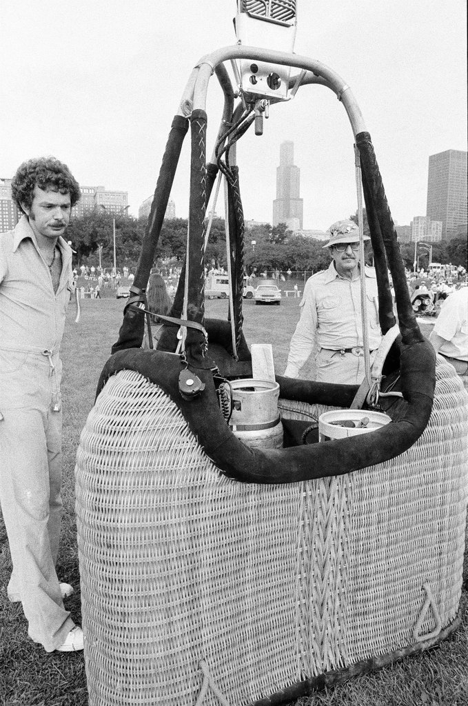 Hot air balloon race begins in Grant Park - Jerry Tomaselli for Chicago Sun-Times