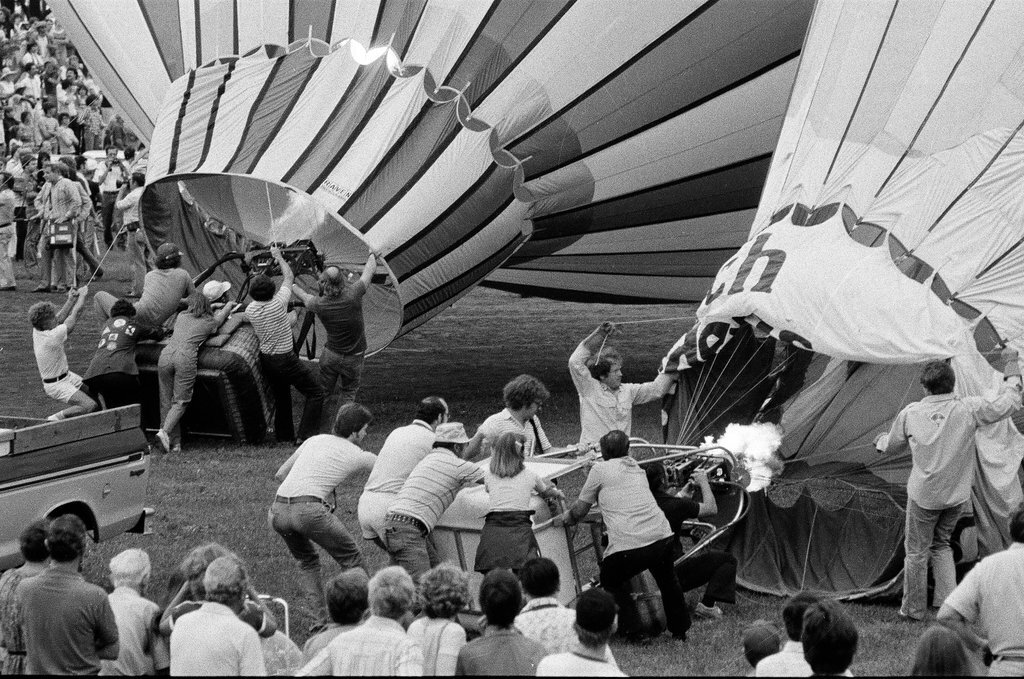 Hot air balloon race begins in Grant Park - Jerry Tomaselli for Chicago Sun-Times